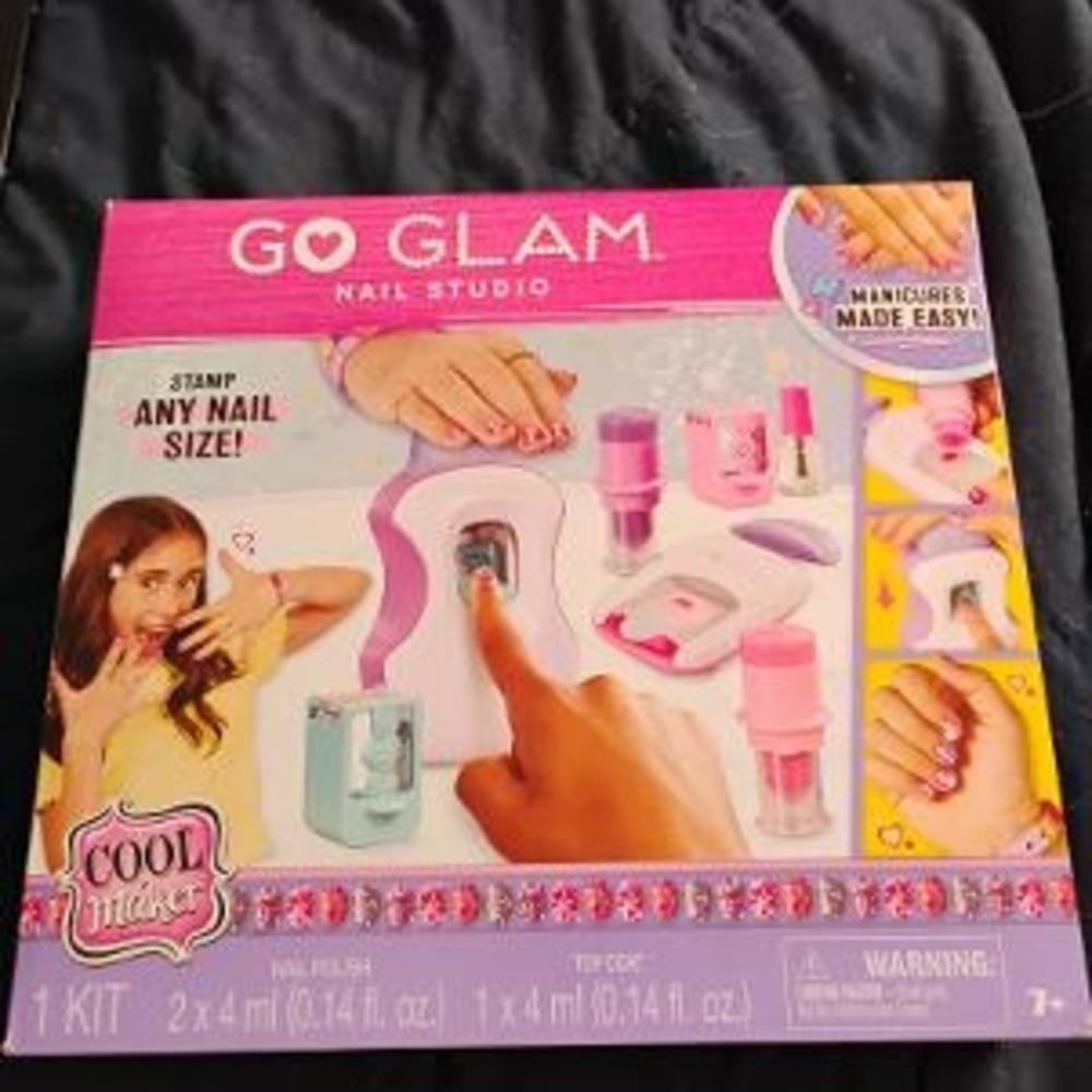 Go Glam Nail Studio Kit - Pink and Purple